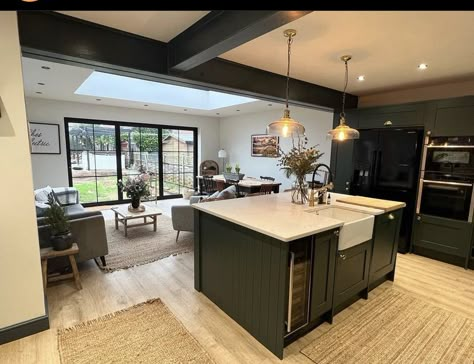 Kitchen Extension Open Plan, Modern Open Kitchen Design, Modern Kitchen Extensions, Exterior Aesthetic, Modern Open Kitchen, Kitchen Orangery, Open Kitchen Design, Modern Kitchen Open, Dark Green Kitchen