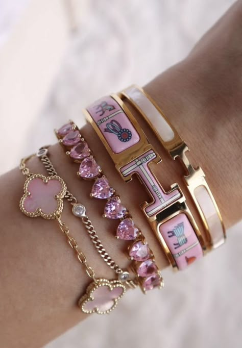 Jewelry Aesthetic Girl, Cute Stacked Bracelets, Rich Girl Jewelry Aesthetic, Jewellery Gold Aesthetic, Designer Jewelry Aesthetic, Cute Girly Jewelry, Pink Bracelet Stack, Layered Bracelets Aesthetic, How To Stack Bracelets