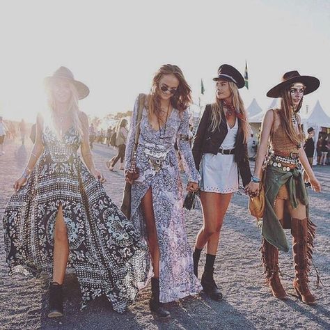 <3 Pinterest ~ InstaGram @rekataylor <3 Mode Coachella, Geek Outfit, Bohemian Schick, Cochella Outfits, Boho Winter Outfits, Festival Mode, Stile Boho Chic, Look Boho Chic, Look Festival