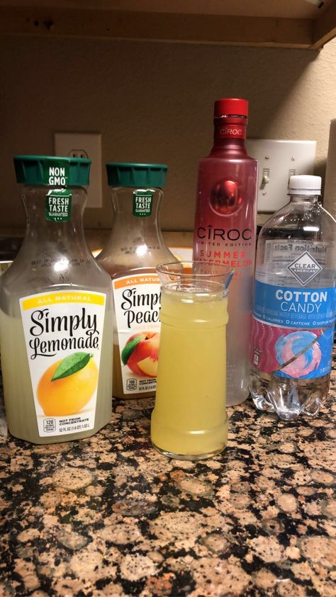 Simply Lemonade, Boozy Drinks, Club Soda, Drinks Alcohol, Drinks Alcohol Recipes, Alcohol Recipes, Brunch Ideas, Drink Ideas, Adult Beverages