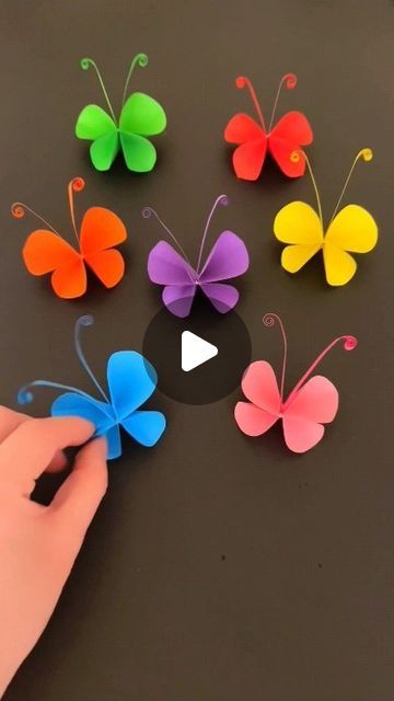 Paper Butterfly Crafts, How To Make Butterfly, Easy Origami For Kids, Flower Crafts Kids, Handmade Greeting Card Designs, Handmade Tutorial, Butterfly Tutorial, Simple Butterfly, Origami Butterfly