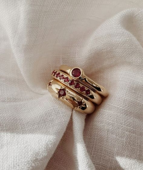 Stacked Vintage Rings, Rose Gold And Yellow Gold Together, Custom Ring Designs Ideas, One Stone Rings Gold, Pretty Jewellery Rings, Vintage Ring Stack, Gold Rings With Stones, Vintage Rings Gold, Eclectic Rings