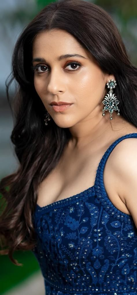 Rashmi Gautam Kiss, Rashmi Gautam, Nushrat Bharucha, Actress Images, Glamour Beauty, Design Video, Sonam Kapoor, Hottie Women, Katrina Kaif