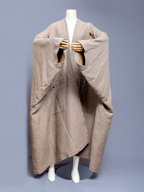 Japanese Fashion Archive — Issey Miyake oversized kimono coat, 1980s. Oversized Kimono, Japanese Fashion Designers, Kimono Coat, Bodo, Issey Miyake, Kimono Fashion, Apparel Design, Japanese Fashion, Kimonos