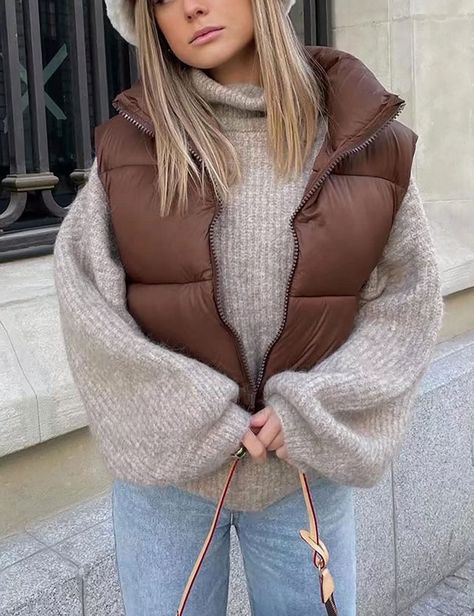 Crop Puffer Jacket Outfit, Sleeveless Coat Outfit, Long Blouse Outfit, Vest Jacket Outfit, Petite Women Outfits, Puffer Vest Outfit, T Shirt Blouse, Winter Coat Outfits, Puffer Jacket Outfit