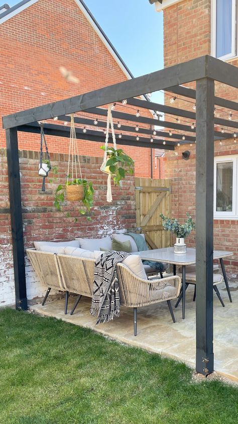 Pergola Near House, Slatted Pergola Ideas, Wooden Patio Pergola, Make Your Own Pergola, Diy Modern Pergola Freestanding, Back Garden Pergola Ideas, Outdoor Seating Pergola, Building A Pergola On A Patio, Diy Wood Canopy Outdoor