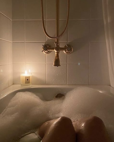 Aesthetic Bathtub, Shower Playlist, Bathtub Aesthetic, Aesthetic Bath, Shower Combo, Bath Aesthetic, Bathroom Candles, Shotting Photo, Standing Bath