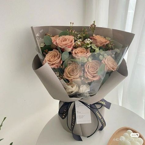 Man Bouquet, Flower Boquet, Rose Flower Arrangements, Nice Flowers, Diy Bouquet Wrap, Luxury Flower Bouquets, Fresh Flower Bouquets, Without Love, Flower Bouquet Diy