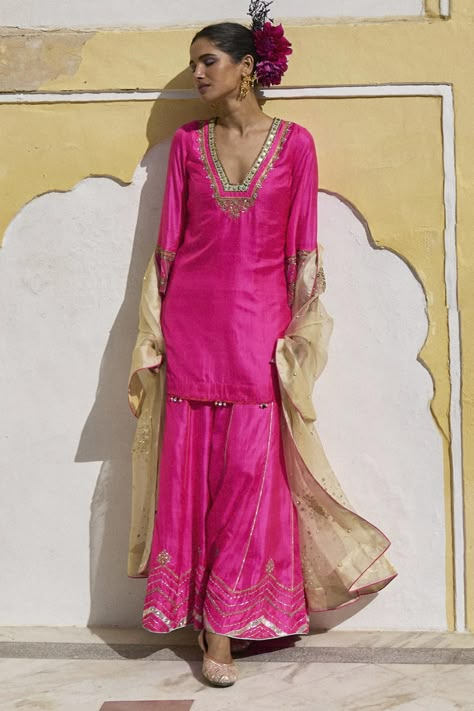 Shop for these amazing collections of Pink Silk Placement Embroidery Cutdana V Neck Kurta And Sharara Set For Women by Rajiramniq online at Aza Fashions. Kurta And Sharara Set, V Neck Kurta, Suits For Women Indian, Kurta And Sharara, Trendy Outfits Indian, Casual Indian Fashion, Indian Dresses Traditional, Traditional Indian Outfits, Kurta Designs Women