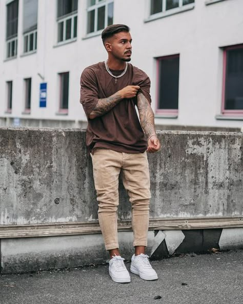 LUCA DE BRITO | MENSWEAR on Instagram: "Brown & beige ✌🏼🤎 Back with some casual stuff today - I hope you like this look 😎🫶🏼 ________ #casuallooks #casualstyle" Mochas Outfit Men, Black And Beige Outfit Men, Camisa Cafe Hombre Outfit, All Brown Outfit Men, Brown Outfit For Men, Light Beige Pants Outfit, Casual Fits For Men, Vans Outfit Men Street Styles, Beige Men Outfit