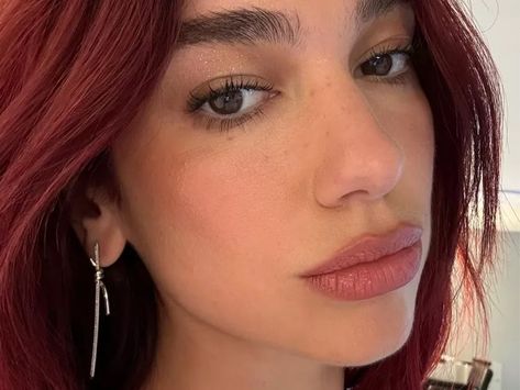 Dua Lipa Has Made Mirror Chrome Nails Her Go-To Manicure for Spring Dua Lipa London, Beautiful Dua, Hair Icon, Dua Lipa, Look Alike, Celebrity Crush, Makeup Inspiration, Hair Inspo, Red Hair