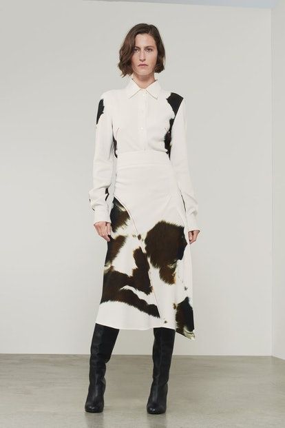 Cow Print Is 2019 Newest Trend — And Even Kylie Jenner & Meghan Markle Are Rocking It Cow Print Dress, Office Skirts, Cow Prints, Being Classy, High Fashion Couture, Designer Skirts, Good Fashion, Trends 2025, Runway Dresses