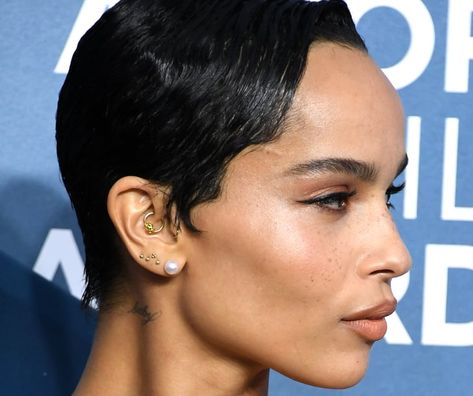 New Ear Piercing, Constellation Piercings, Beauty And The Beat, Multiple Ear Piercings, Bald Hair, Big Forehead, Cute Piercings, Lobe Piercing, Zoe Kravitz