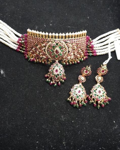 Gold Choker Set, Jewelry Book, Jadau Jewellery, Rajputi Jewellery, Gold Bracelet Simple, Kundan Jewellery Set, Bridal Jewelery, Fancy Jewelry Necklace, Modern Gold Jewelry