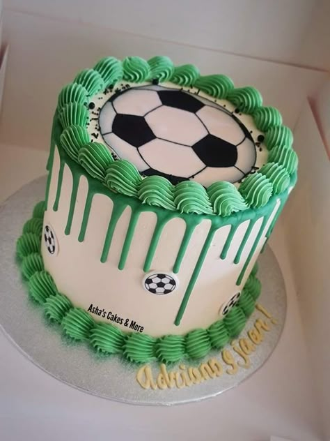 Buttercream Football Cake, Soccer Football Cake, Soccer Cake Easy, Soccer Birthday Cake Ideas, Birthday Cake Football Theme, Soccer Cake Ideas For Boys, Cake Football Birthday, Messi Birthday Cake, Soccer Cake Ideas