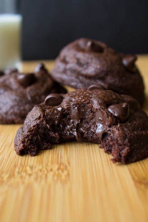 Rich, fudgy Soft Batch Double Chocolate Cookies filled with melted chocolate chips. Part brownie, part cookie & 100% amazing! Soft Batch, Chocolate Cherry Cookies, Resep Brownies, Cherry Cookies, Double Chocolate Chip Cookies, Double Chocolate Cookies, Chocolate Cookie Recipes, Makanan Diet, Double Chocolate