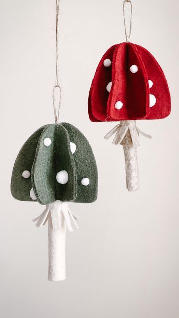 Homemade Mushroom Ornaments, Felt Mushroom Ornament, Mushroom Craft Ideas, Mushroom Ornaments Diy, Diy Mushroom Ornaments, Mushroom Crafts Diy, Christmas Mushrooms, Diy Mushroom, Mushroom Christmas