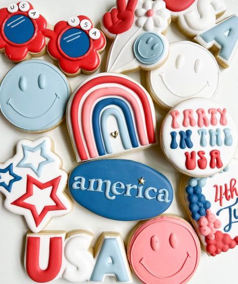 Nathalie • Cookie Artist on Instagram: "Link in bio to order 4th of July cookies for this weekend, closing the order form Tuesday at 12am ⭐️" Patriotic Sugar Cookies, Fourth Of July Cookies, Summer Sugar Cookies, 4th Of July Cookies, Patriotic Cookies, Cookie Decorating Party, Sugar Cookie Royal Icing, Sugar Cookie Frosting, Summer Cookies