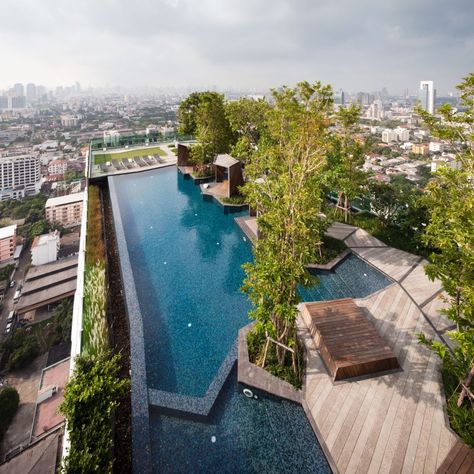 Life @ Ladprao 18 Condominium Garden- Bangkok,Thailand- Shma Moderne Pools, Hotel Landscape, Hotel Swimming Pool, Rooftop Design, Roof Architecture, Patio Garden Design, Sky Garden, Rooftop Garden, Rooftop Pool