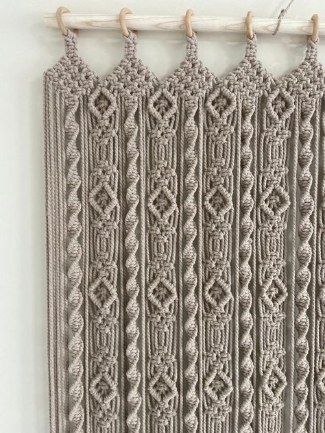 Curtain For Door, Cortina Macrame, Macrame Window Curtain, Room Divider Wall, Macrame Door Curtain, Curtain Tutorial, Macrame Curtains, Home Decor Macrame, Curtain Room Divider