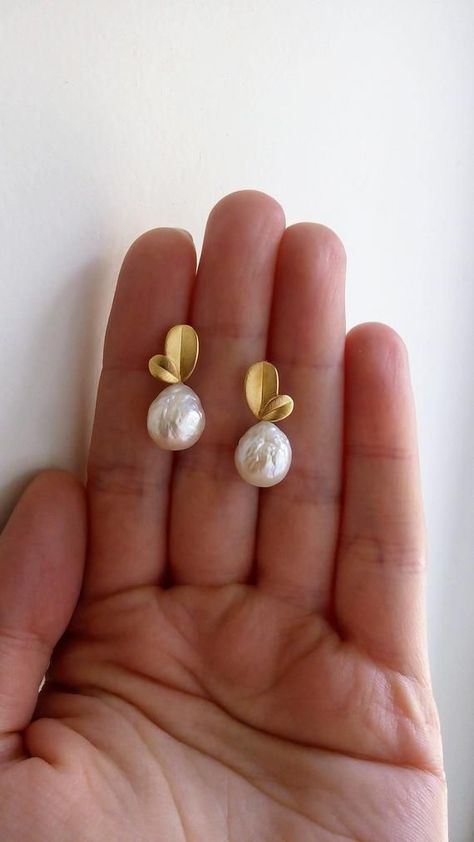 خواتم خطوبة, Large Pearl Earrings, Real Pearl Earrings, Natural Pearl Earrings, Pearl Jewelry Design, Jewelry Tips, Natural Gemstone Jewelry, Gemstones Jewelry, Jewelry Design Earrings