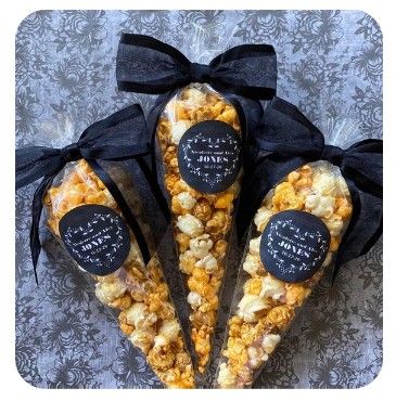 Popcorn Gift Bags Party Favors, Cute Popcorn Packaging, Popcorn Dessert Table, Gourmet Popcorn Packaging, Gourmet Food Packaging, Popcorn Packaging Ideas, Popcorn Party Favors, Popcorn Cones, Birthday Popcorn