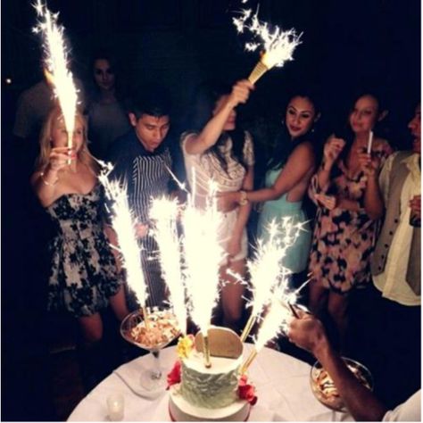 Sparkling Candles Birthday, 20 Birthday Ideas, Champagne Bottle Sparklers, Birthday Organization, Birthday Cake Sparklers, Bottle Sparklers, Big Birthday Cake, Cake Sparklers, Cake With Candles