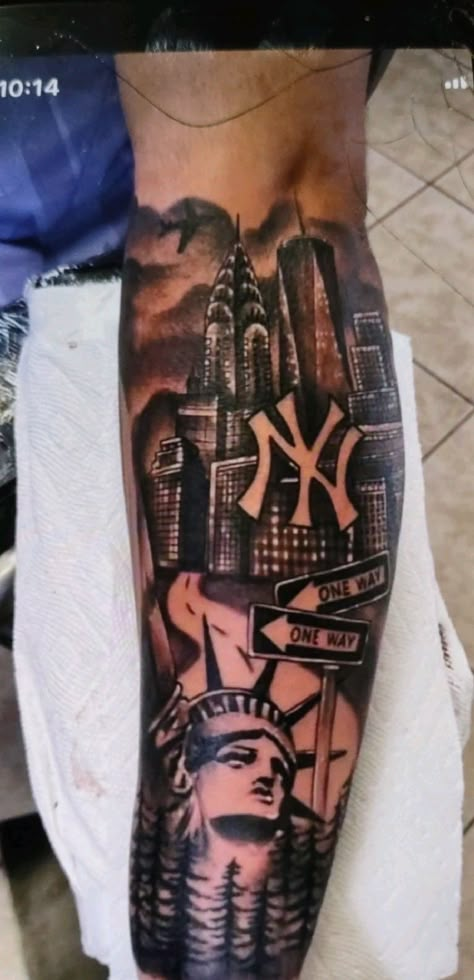 Hometown Tattoo Sleeve, Ny Yankees Tattoo, New York Tattoo Design, New York Tattoo Ideas For Men, New York Skyline Tattoo, Brooklyn Bridge Tattoo, Bronx Tattoo, New York Tattoo Ideas, Nyc Tattoo Ideas