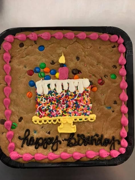 Summer Cookie Cake Ideas, Easy Cookie Cake Decorating Ideas, Square Cookie Cake, Cookie Cake Decorating Ideas Birthdays, Birthday Cookie Cake Designs, Summer Cookie Cake, Cute Cookie Cake Designs, Cookie Cakes Decorated, Cookie Cake Recipe Easy