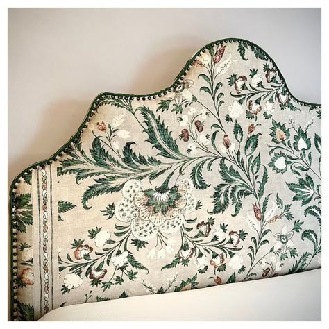 Floral Bed Headboard, Pattern Headboard Upholstered, Traditional Style Headboard, Floral Upholstered Bed, Bedrooms With Headboards, Vintage Style Headboard, Vintage Fabric Headboard, Unique Headboard Ideas Fabric, William Morris Headboard