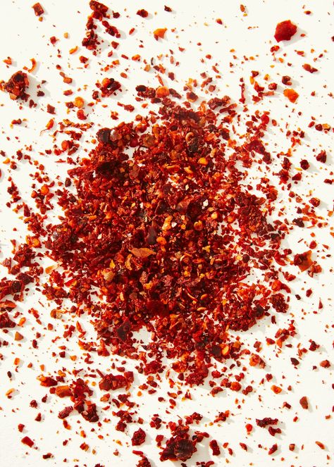 Aleppo Pepper Recipes, Tugas Aesthetic, Aesthetic Food Pictures, Mexican Comfort Food, Gochujang Sauce, Chilli Oil, Spicy Seasoning, Aleppo Pepper, Red Chili Flakes