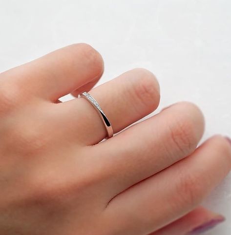 Minimalist Gold Rings Aesthetic, Gold Ring Minimalist, Silver Rings For Women Simple, Platinum Rings Women, Minimal Engagement Rings, Engagement Rings Minimalist, Cincin Simple, Subtle Rings, Ring Designs Unique