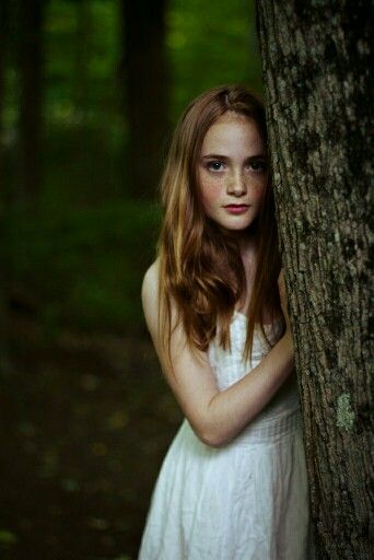 . Nature Photoshoot Ideas Forests, Red Headed Girl, Forest Portrait, Outdoor Portrait Photography, Outdoor Portrait, Nature Photoshoot, Woods Photography, Photographie Portrait Inspiration, Forest Photos