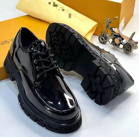 Guys Fashion Casual, Gents Shoes, Boots Outfit Men, Black Leather Dress Shoes, Black Shoes Men, Classy Outfits Men, Men Stylish Dress, Mens Fashion Casual Outfits, Leather Dress Shoes