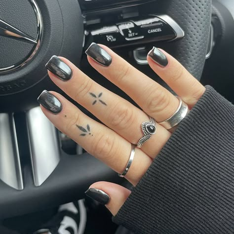 Almond Shape Designs, Black Chrome Nail, Glossy Black Nails, Almond French Tips, Chrome Nail Ideas, Black Nail Ideas, Chrome Nails Ideas, Black Chrome Nails, Black French Nails