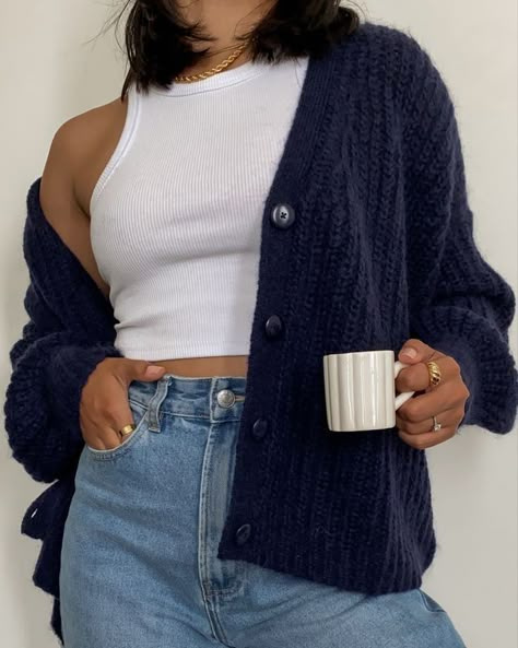 Navy Blue Outfit Ideas Aesthetic, Fashion Inspo Outfits2023, Dark Blue Cardigan Outfit Aesthetic, Fall Outfits Navy Blue, Navy Cardigan Outfit Fall, Dark Blue Knit Sweater, Navy Knit Cardigan Outfit, Knit Button Up Sweater Outfit, Chunky Cardigan Aesthetic