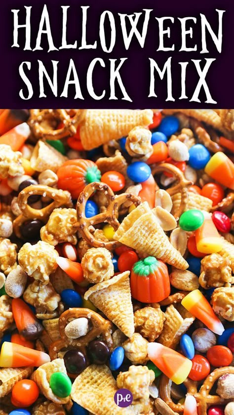 Snack Mix Halloween, Halloween Snack Mix With Bugles, Halloween Kiddie Party, Fall Snacks For School, Fall After School Snacks, Homecoming Snack Ideas, Halloween Snack Bar, Halloween Treat Ideas For School, Halloween Snack Mix Recipes