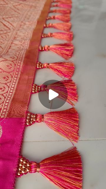 Fancy Latkans For Blouse, Saree Kuchu Designs Simple, Tasal Designe For Lehanga, Saree Tassels Designs Latest With Beads, Kuchulu For Sarees, Tassels For Sarees, Tassels For Saree Pallu Latest, Saree Latkan Design, Saree Tassels Designs Latest