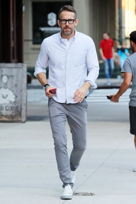 GRAY DAY Oxford Shirt Outfit, Ryan Reynolds Style, Grey Chinos Men, Chinos Men Outfit, White Oxford Shirt, Shirt Outfit Men, Minimalist Fashion Men, Design Jersey, Grey Chinos