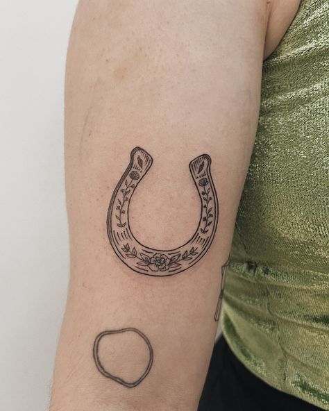 Matching Horse Shoe Tattoos, Horseshoe Tattoo Placement, Cowboy Traditional Tattoo Flash, Western Tattoos For Women Simple, Western Horseshoe Tattoo, Trad Horse Shoe Tattoo, Horseshoe Elbow Tattoo, Boot Stitching Tattoo, Country Flash Tattoo