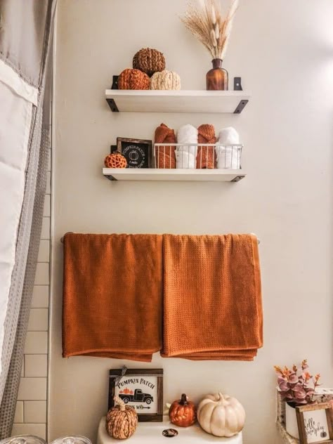 Fall House Decor, Fall Apartment, Fall Bathroom Decor Ideas, Fall Apartment Decor, Fall Bathroom Decor, Fall Bathroom, Fall House, Fall Room Decor, Fall Bedroom Decor