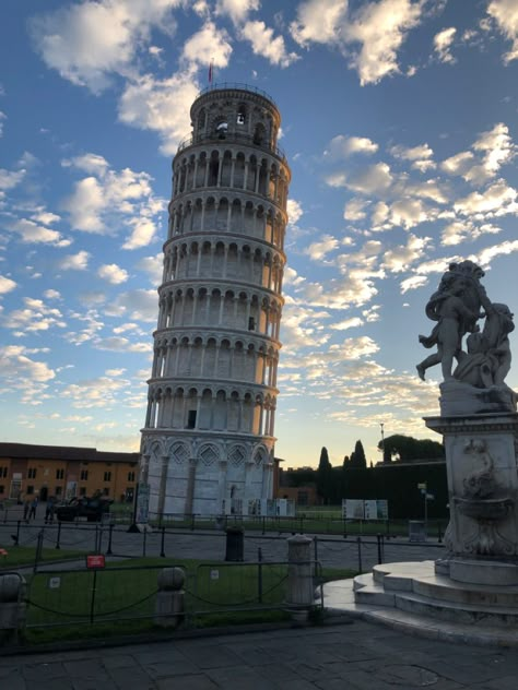 Pisa Tower Aesthetic, Italy Travel Photos, Italy Aesthic, Tower Of Pisa Aesthetic, Leaning Tower Of Pisa Aesthetic, Italy University Aesthetic, Pisa Italy Aesthetic, Turin Italy Aesthetic, Landmarks Aesthetic