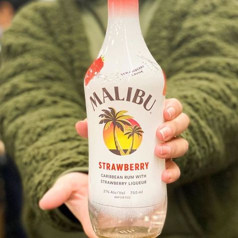 Strawberry Malibu, Woo Woo Cocktail, Malibu Recipes, Malibu Pineapple, Malibu Cocktails, Pina Colada Drinks, Frozen Pina Colada, Coconut Liqueur, Malibu Drinks