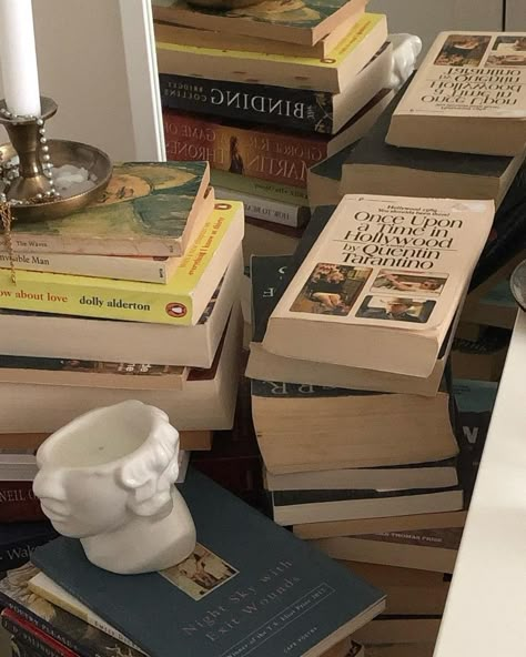 books, vintage, aesthetic, instagram feed, aesthetic feed, old money, book decor Books Vintage Aesthetic, Vintage Aesthetic Instagram, Instagram Feed Aesthetic, Reader Aesthetic, Aesthetic Instagram Feed, Money Book, Book Instagram, Aesthetic Feed, Book Annotation