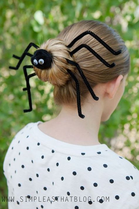 Spider Hair Bun, Diy Halloween Spider, Spider Hair, Crazy Hair Day Ideas, Halloweenský Makeup, Halloween Hairstyles, Wacky Hair Days, Wacky Hair, Crazy Hair Day