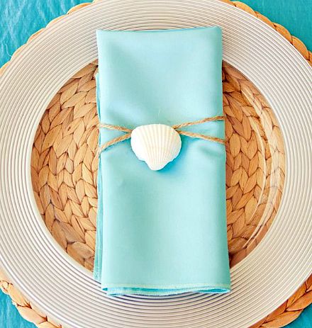 Simple Sea Shell Napkin Rings | Summer Crafts: http://www.completely-coastal.com/2015/04/summer-crafts-sea-shell-napkin-rings.html Octopus Cake Pops, Sand Dollar Cookies, Seashell Centerpieces, Octopus Cake, Sea Party Ideas, Party Hostess, Mermaid Under The Sea, Sea Birthday Party, Under The Sea Theme