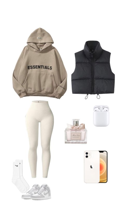 Winter outfit Cold London Outfit, Winter Collage Outfits, Cute Basic Winter Outfits, Outfit Ideas Layout Winter, Cute And Comfy Winter Outfits, Winter Outfits Collage, Cute Outfits For Winter For Teens, Winter City Outfits Cold Weather, Teenager Outfits Winter