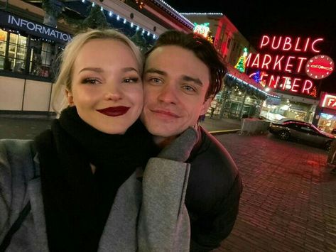 Besties Pics, Dove And Thomas, Harry Hook, Dove Cameron Style, Thomas Doherty, Stephanie Brown, Sofia Carson, Disney Descendants, Dove Cameron