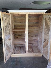 repurposed pallet wardrobe, closet, painted furniture, pallet, repurposing upcycling, woodworking projects Pallet Dresser, Pallet Wardrobe, Wooden Pallet Furniture, Pallet Designs, Recycled Pallets, Pallet Outdoor, Pallet Crafts, Wardrobe Armoire, Reclaimed Wood Furniture