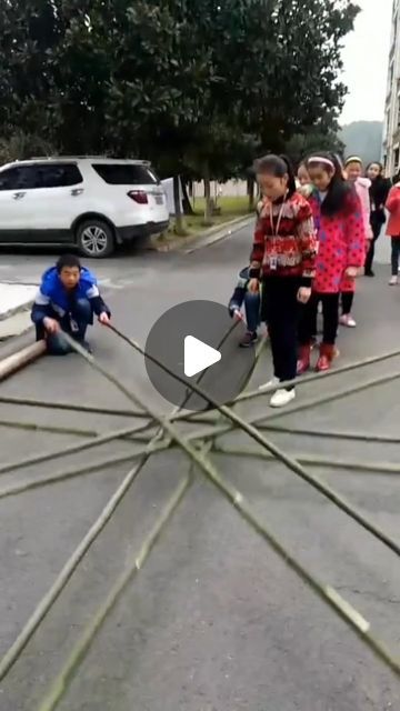 Game Ideas For Kids, Creepy Videos, Rope Circle, Symmetry Activities, Geometry Projects, Games For School, Rhythm Art, Mathematics Art, Mathematics Geometry